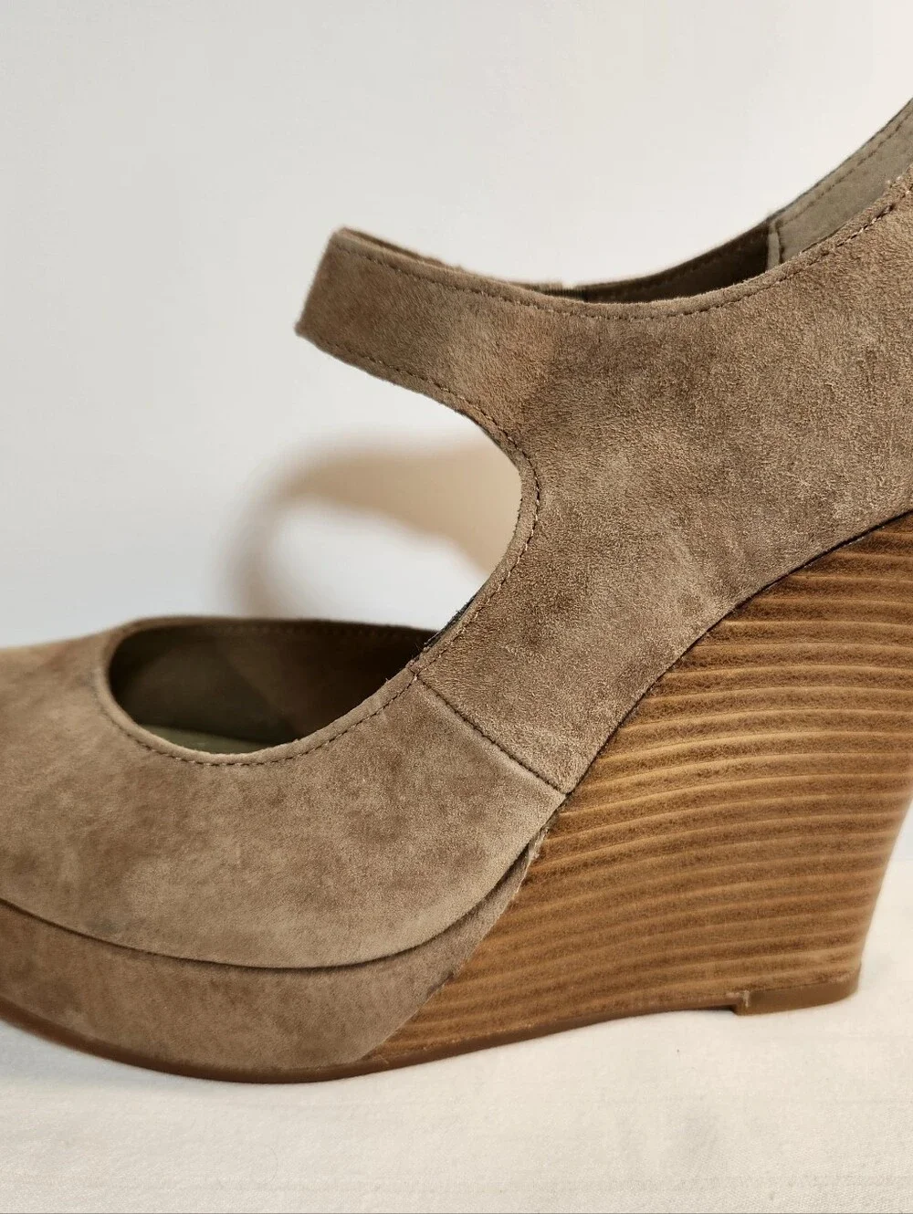 Seychelles Women's Tan Suede Peep-Toe Wedge Sandals - Picture 5 of 11